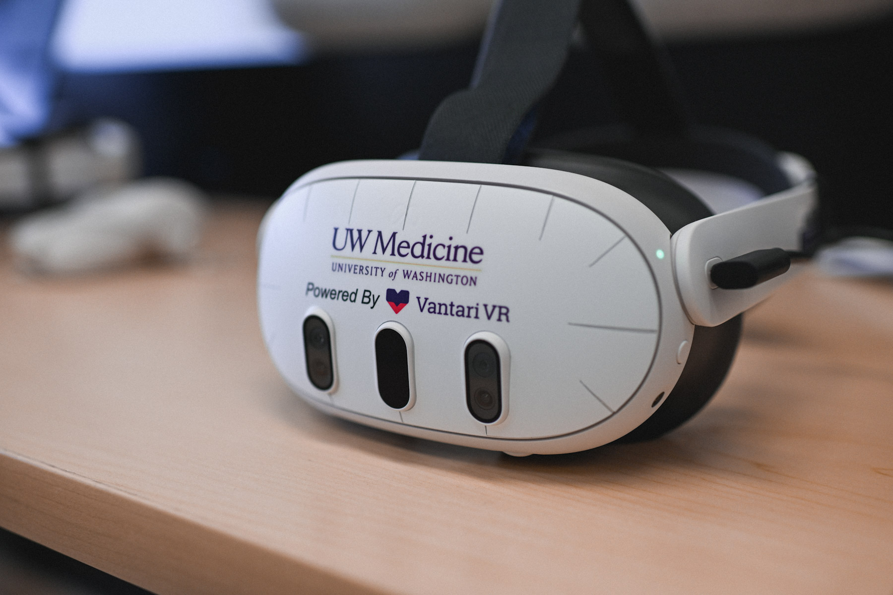 meta quest vr university of washington and vantari vr logos